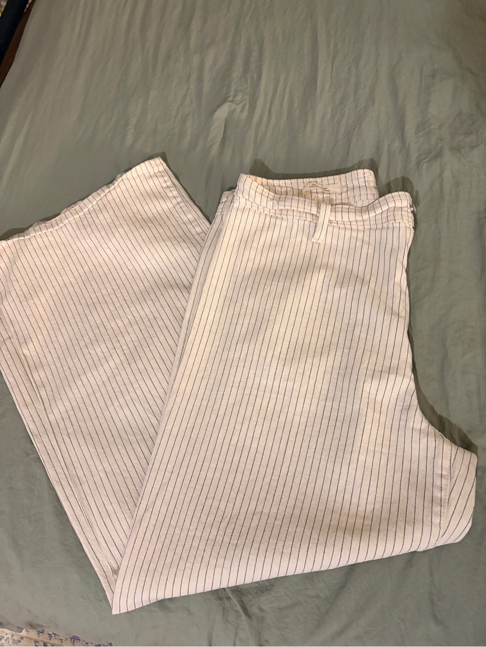Universal Thread White Wide-Leg Pants with Navy Pinstripes